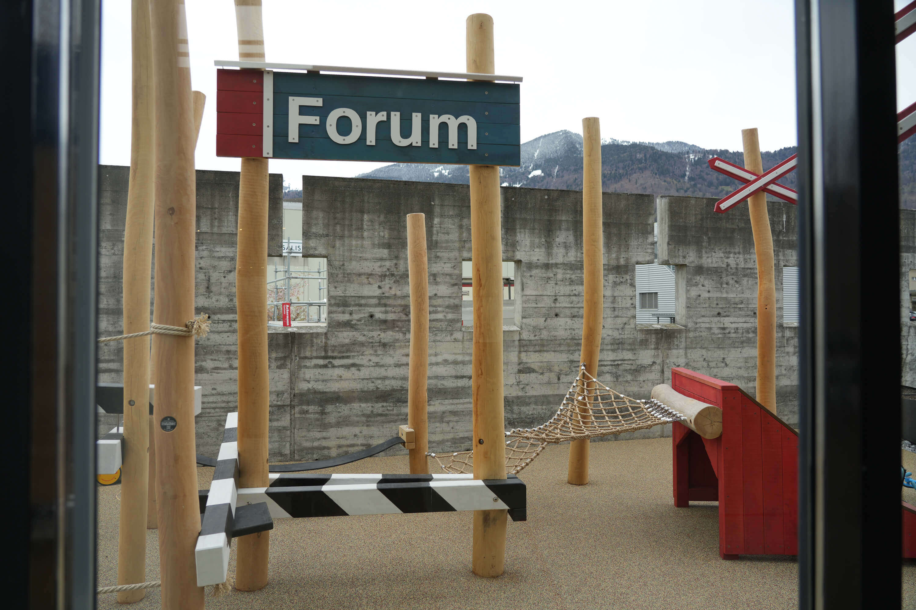 Der Kinderspielplatz ist vom Restaurant Malu und vom Forum Landquart aus gut erreichbar.